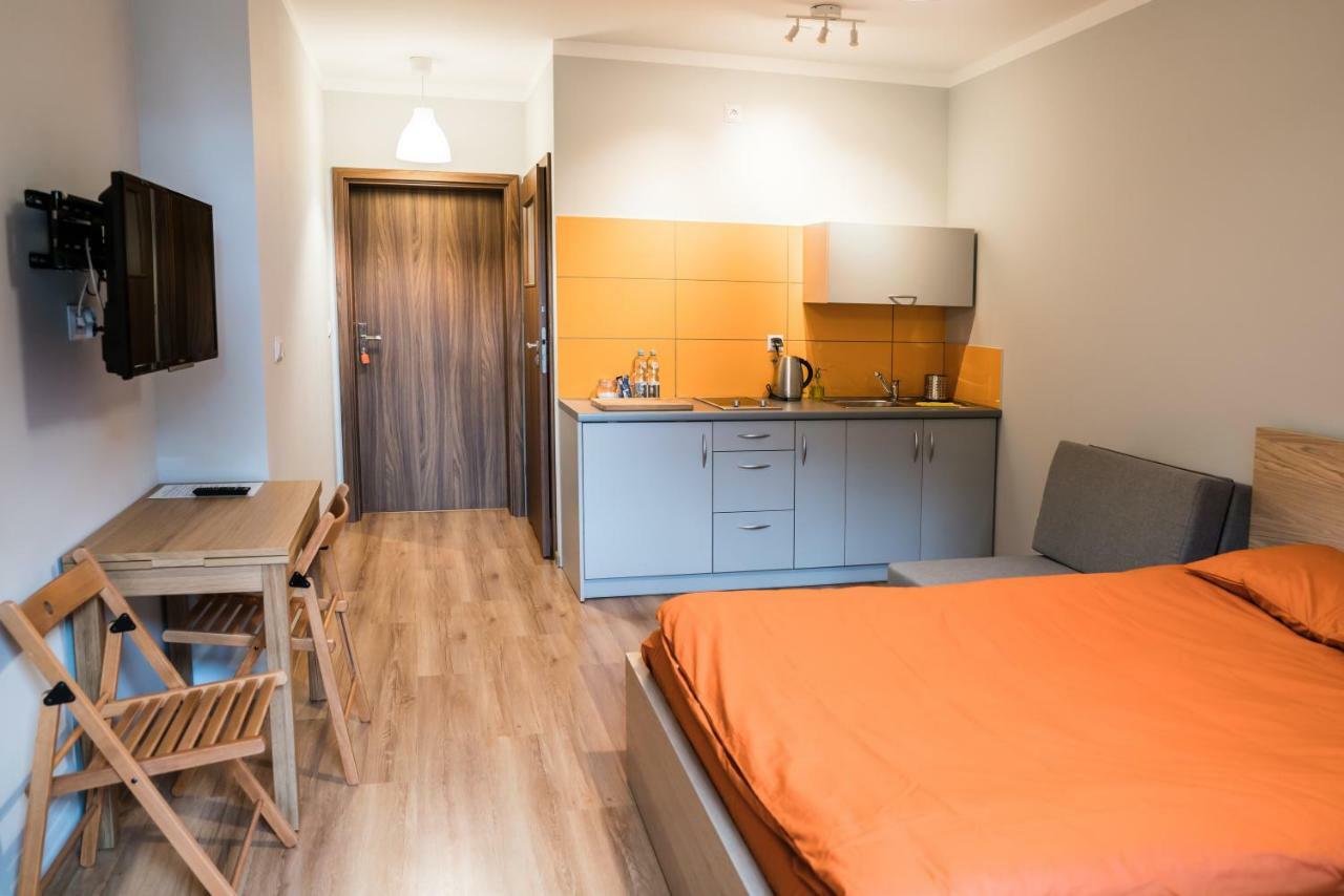 Hostel Pod Roza Zator Esterno foto